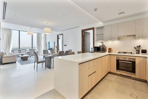 3BR Apartment With iconic view and Ample of amenities - image 6