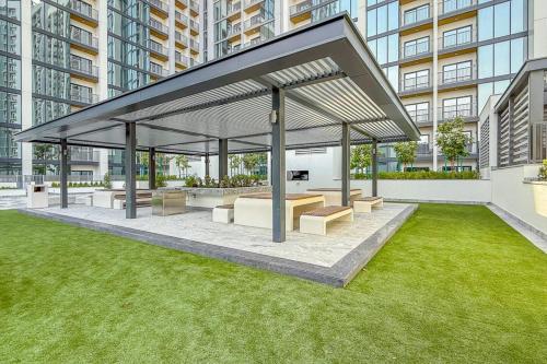 3BR Apartment With iconic view and Ample of amenities - image 11