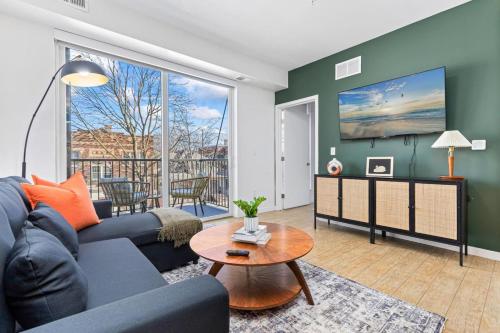 Cozy 2BR Retreat near Downtown