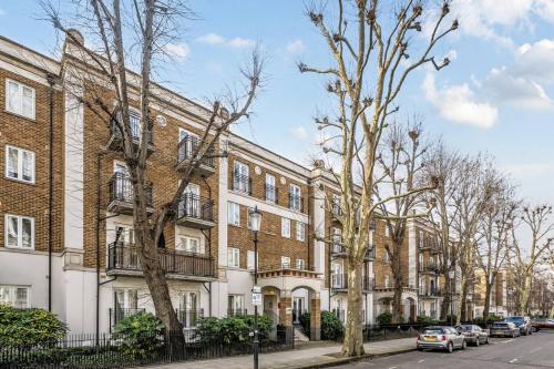 Stylish 2Bed 2Bath Kensington Olympia Flat - image 14
