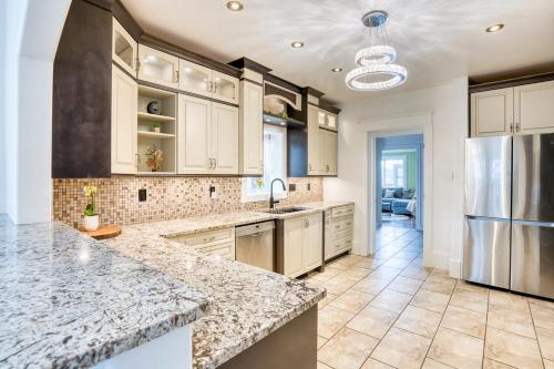 Riverside Oasis with Pool and Dock in Carleton Place (ON)