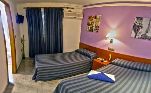2 twin beds