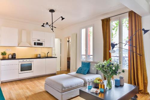 UrbanFlat 99 - Beautiful 6 BDR Apartment in the center of Paris - main image