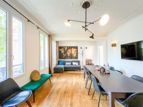 UrbanFlat 99 - Beautiful 6 BDR Apartment in the center of Paris