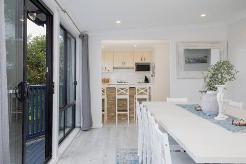 Instalaciones, Sea Break - Spacious Cottage near Wamberal Beach in Wamberal