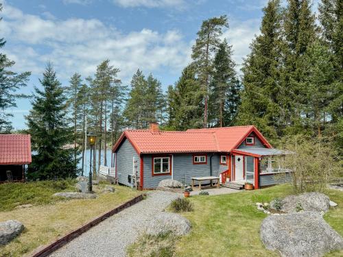 . Lakeside Holiday Home With Sauna Near Karlskoga