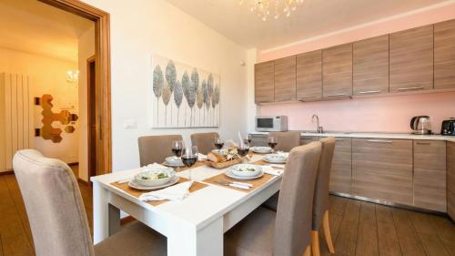 Peschiera Fantasy Apartment's DesenzanoLoft Official Partner Homes & Villas by Marriott Bonvoy 2