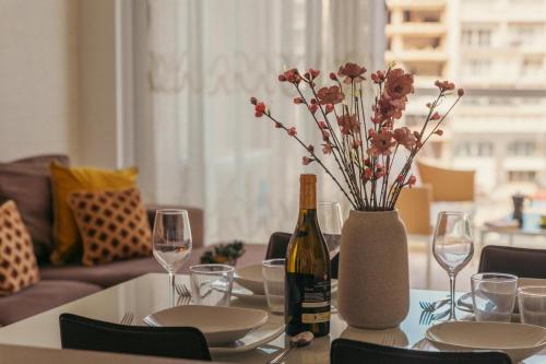 Seaside Luxe Spinola Bay Apartment by Buena Vista - image 2