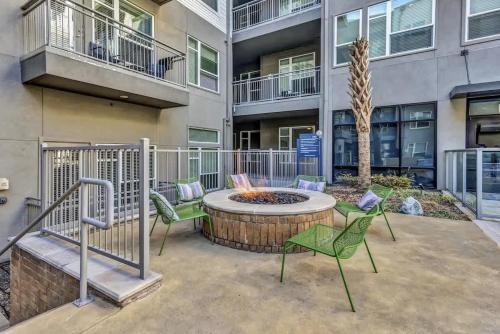 Modern 1BR Chic Retreat Pool Gym Parking in Plano (TX)