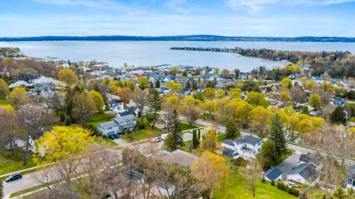 Experience comfort at Andrea Bluff Cottage a 3-bedroom home in Harbor Springs. - image 8