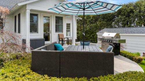 Experience comfort at Andrea Bluff Cottage a 3-bedroom home in Harbor Springs. - image 9