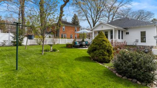 Experience comfort at Andrea Bluff Cottage a 3-bedroom home in Harbor Springs. - image 6