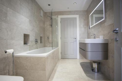 2 Bed in Bath oc-bhr43, Bath (foto 8)