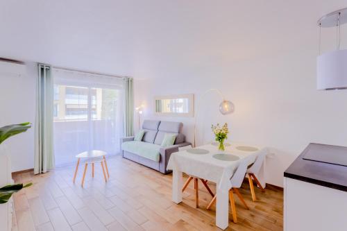 Modern and peaceful flat with terrace and parking