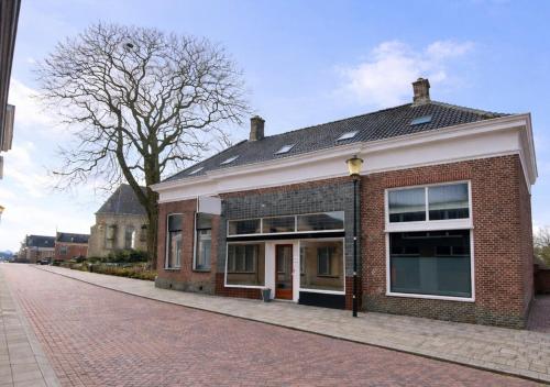 Viesnīcas āriene, Het Ambachtshuis Warffum in Eemsmond
