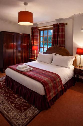 1 queen bed, 2 twin beds