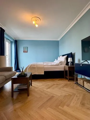 CLS Moderne City-Wohnung Hamburg mit Smart-TV, Nespresso Maschine inklusive Kapseln, Blick über Hamburg, Cafe im Haus, Bus gegenüber, Flex Check-In in Hamburg, Deutschland