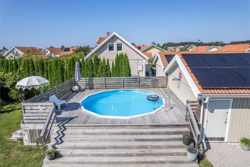Luxury villa with pool in Bro