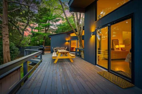 Bellport Park - Pool, Fire Pit & Balcony in North Bellport (NY)