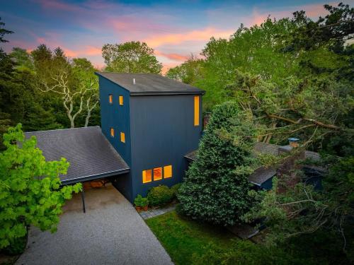 Bellport Park - Pool, Fire Pit & Balcony in North Bellport (NY)