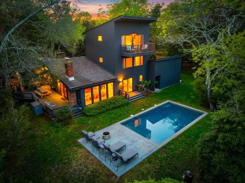 Bellport Park - Pool, Fire Pit & Balcony in North Bellport (NY)