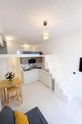 Studio à louer au cœur du Carré d or à Nice, rue Dalpozzo à 150 mètres des plages