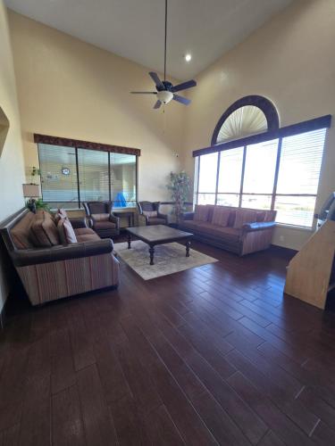 ล็อบบี้, ฮาวเวิร์ด จอห์นสัน บาย วินด์แฮม วิลเลียมส์ (Howard Johnson by Wyndham Williams) in วิลเลียมส์ (AZ)