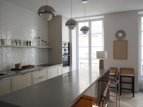 Beautiful bright apartment near Champs Elysées - image 5