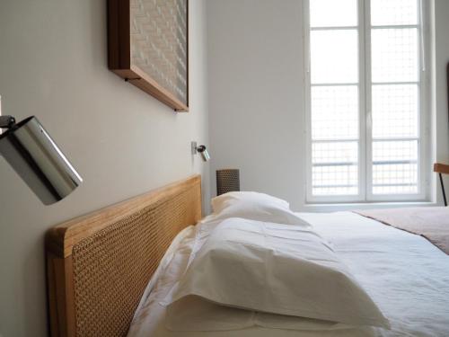 Beautiful bright apartment near Champs Elysées - image 7