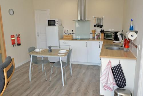 Kitchen, Champ De Foire in Sussac