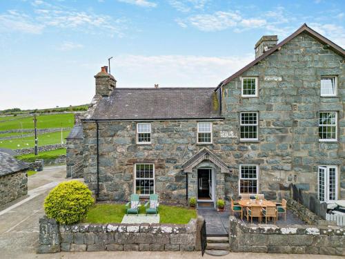 Parlwr Mawr, Dyffryn