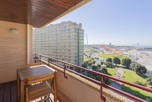 Liiiving in Matosinhos - Seaside Balcony Apartment in Aldobar
