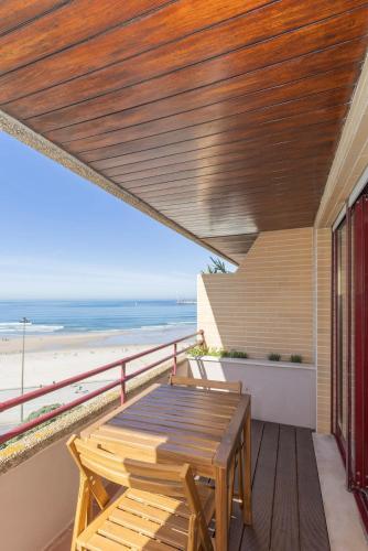 Liiiving in Matosinhos - Seaside Balcony Apartment in Aldobar