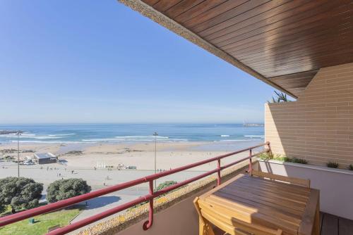 Liiiving in Matosinhos - Seaside Balcony Apartment in Aldobar