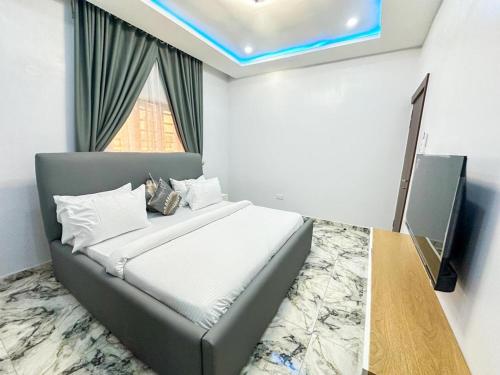 Luxury Studio Apartment - image 4
