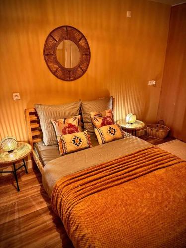 Bohème Spa - Maison avec Spa et Sauna privatifs (Boheme Spa - Maison avec Spa et Sauna privatifs) in 聖讓德布賴