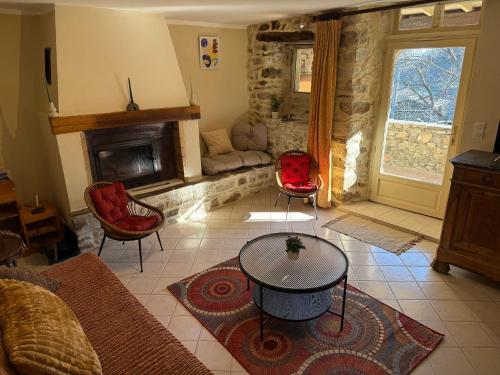 Maison de Léo Bas au cœur des Cévennes (Maison de Leo Bas au cœur des Cevennes) in 敘梅恩