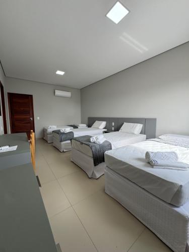 4 twin beds
