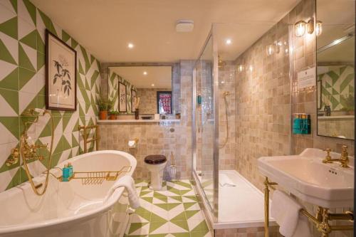 room detail thumbnail 2