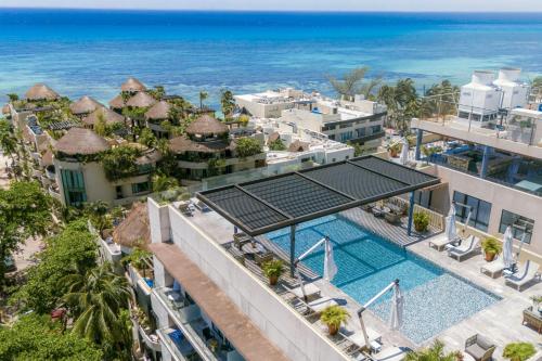 Luxury 1 Bedroom Condo with Rooftop Pool - Singular Joy Residences, Jojo