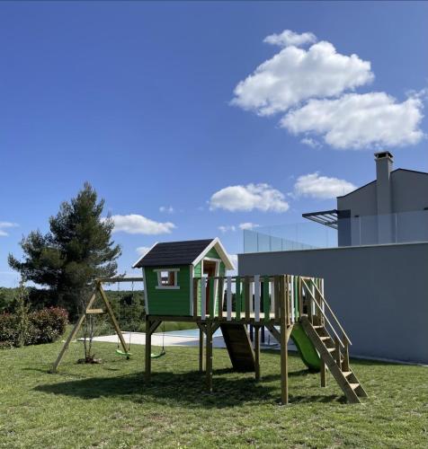 Villa Infinity near Pula for 8 persons with 68 m2 private pool, sauna & kids playground in Vodnjan