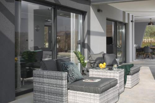 Erkély/terasz, Villa Infinity near Pula for 8 persons with 68 m2 private pool, sauna & kids playground in Vodnjan