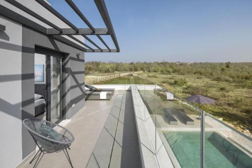 Erkély/terasz, Villa Infinity near Pula for 8 persons with 68 m2 private pool, sauna & kids playground in Vodnjan