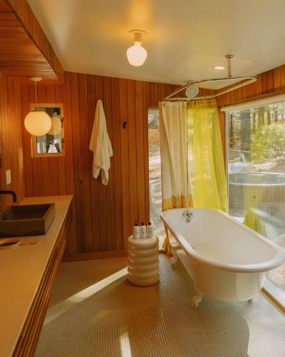Colorado Lodge in Big Bear Lake, USA