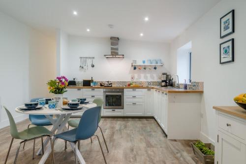 Iekārtas, 2 Bed in Hinton Blewett oc-g34070 in Cameley