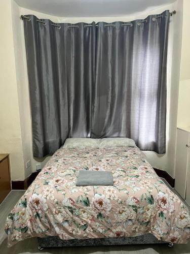 Private Room near Station & City Centre Free Parking Fast WiFi – khách sạn tại Trent Bridge