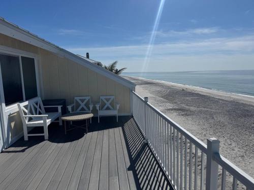 Sunset Beach Cottage North in Placida