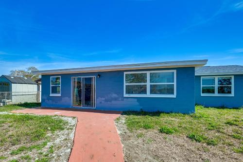 Lakefront Angler’s Oasis in Holiday! 8 Mi to Beach in Holiday (FL)