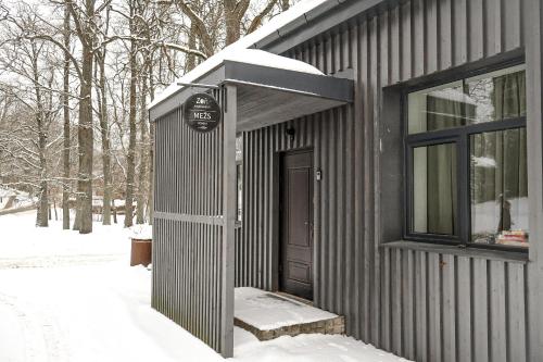 2 bedrooms, 5 beds