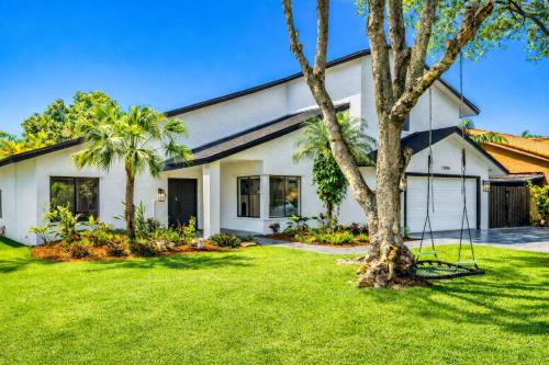 Exterior view, Home in Miami in The Hammocks
